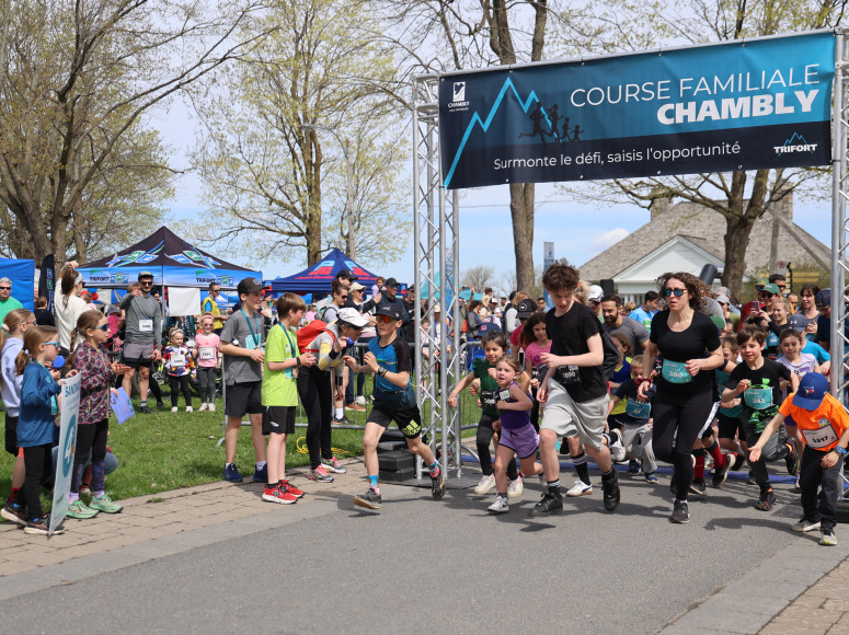 Personnes au démarrage de la course.