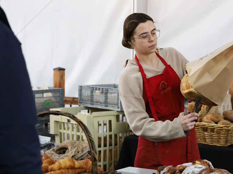 Marchand avec des clients