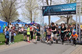 Personnes au démarrage de la course.