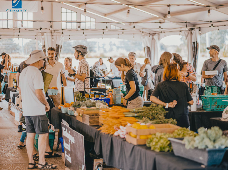 Marché de Chambly sous le chapiteau