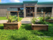 Jardins éducatifs devant l'École De Bourgogne.